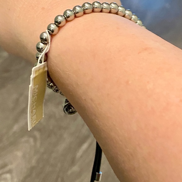 🪴HP🪴 Michael Kors Silver Beaded Stretch Bracelet with MK Logo Padlock NWT - Picture 6 of 7